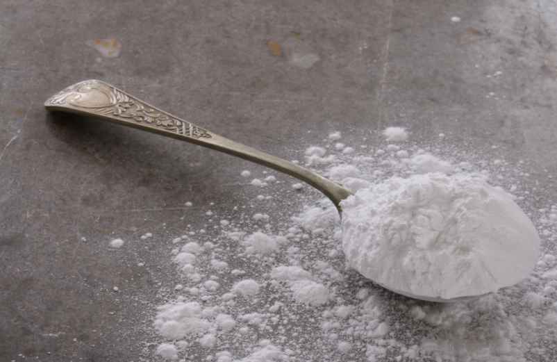 Pourquoi le bicarbonate de soude est-il efficace dans une douche ? Brain-Magazine