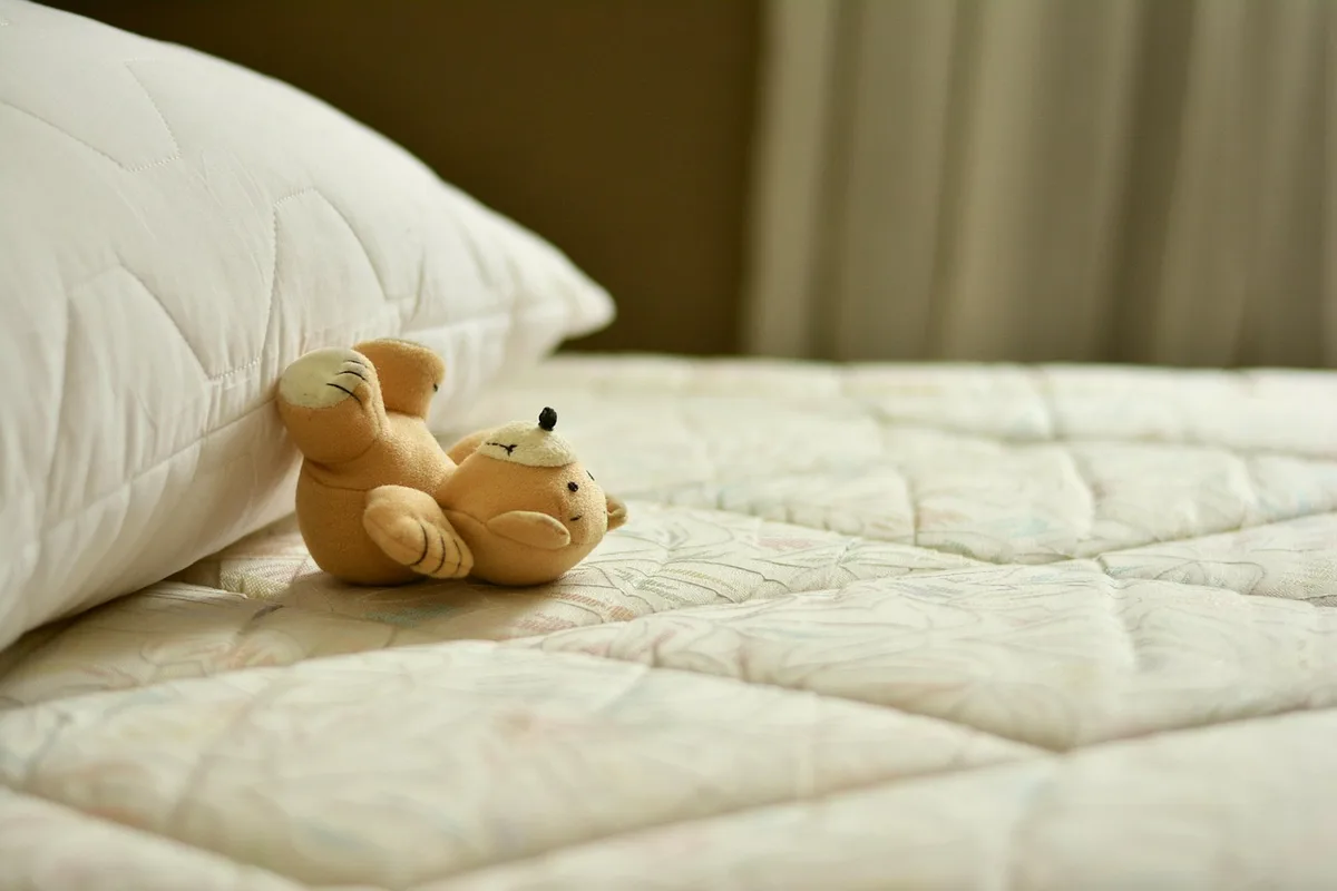 Capteurs biométriques intégrés dans un matelas intelligent mesurant respiration et rythme cardiaque