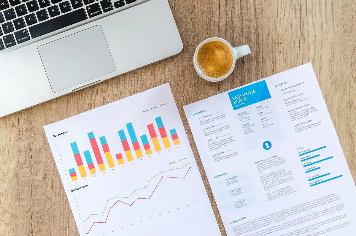 Organigramme et documents de délégation sur un bureau