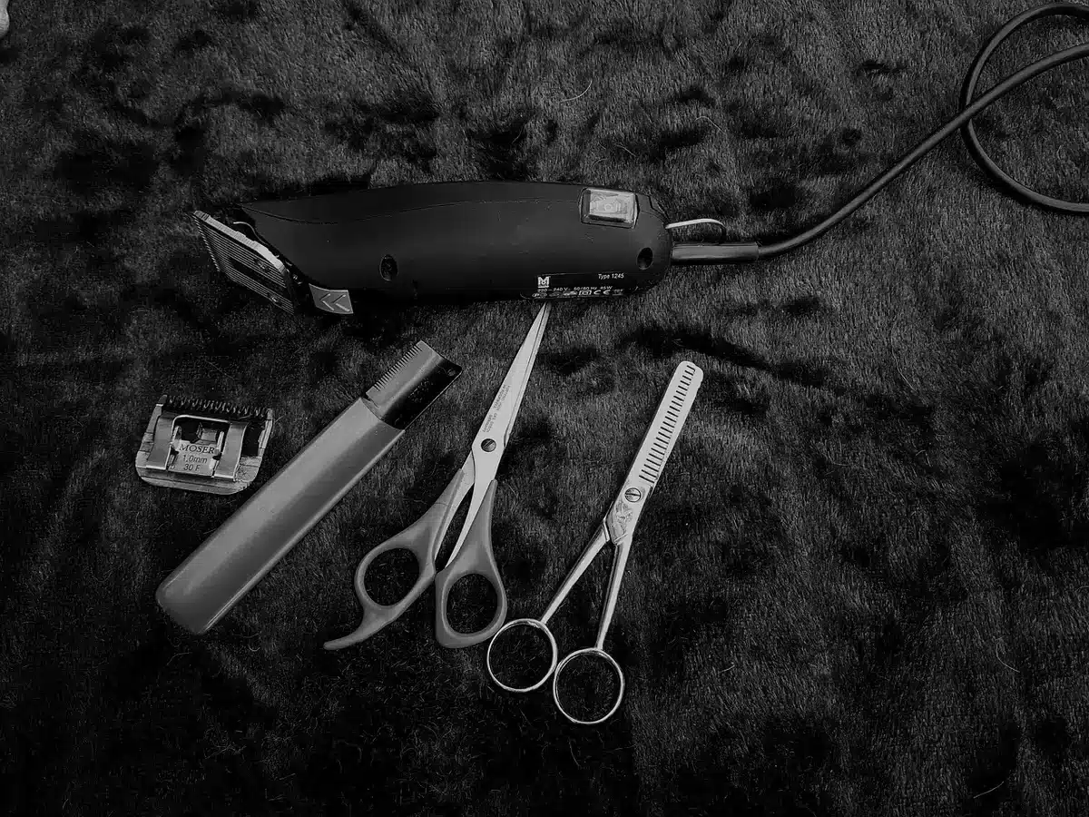 Trousse de toilettage avec shampoing, tondeuse et serviette