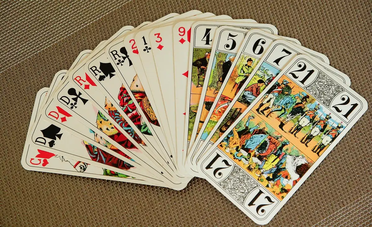 Tirage comparatif avec deux cartes posées côte à côte